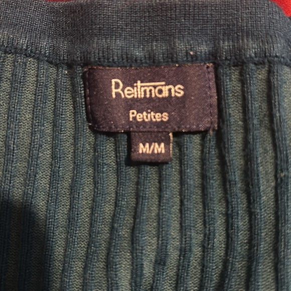 hasn’t been worn - Picture 3 of 3